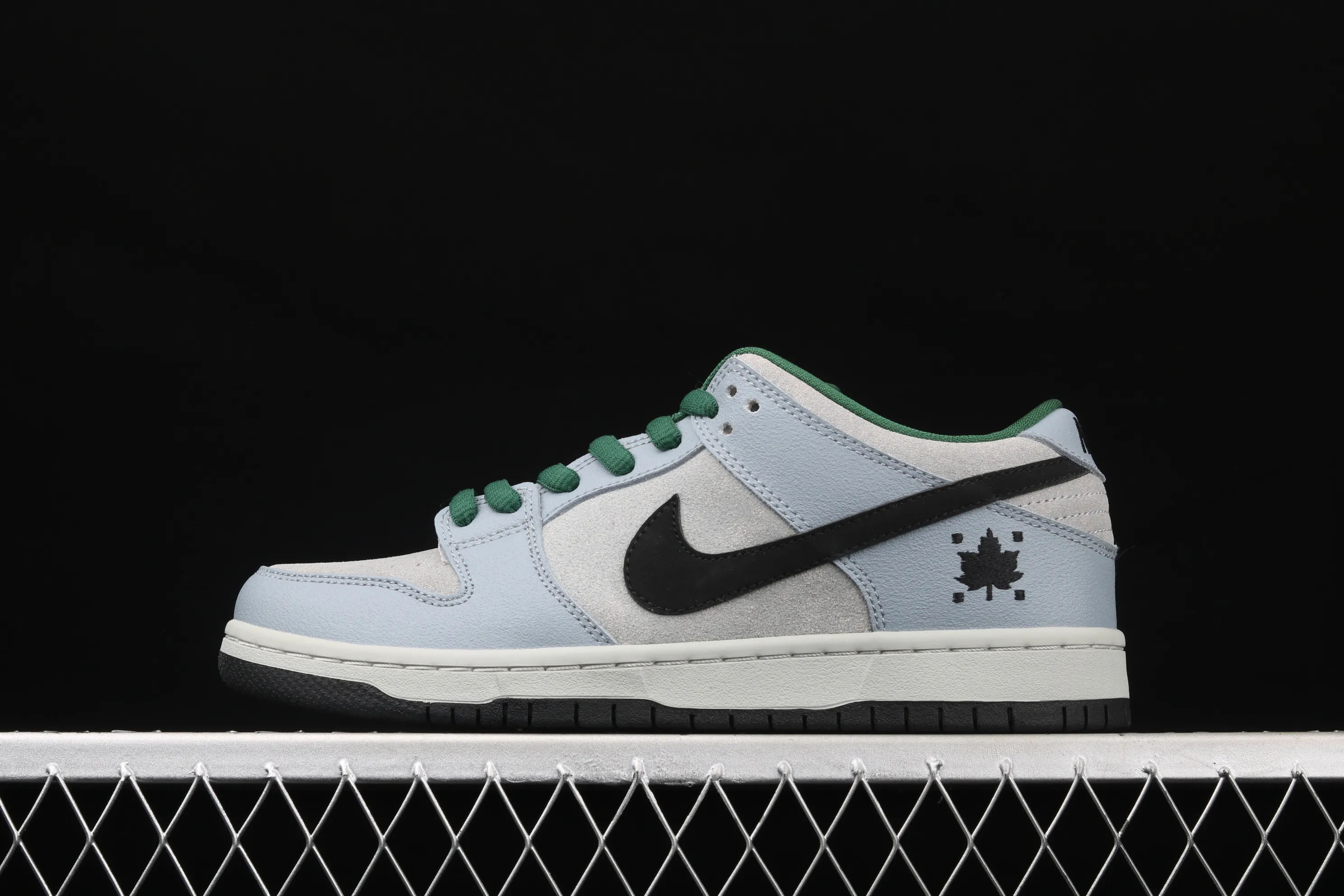 All categories Nk SB Dunk series Nk SB Dunk Low low-top sneakers J version Nk SB Dunk Low BL "ST.JHONS" Maple Leaf special low-top fashion casual skateboard shoes 313170-021